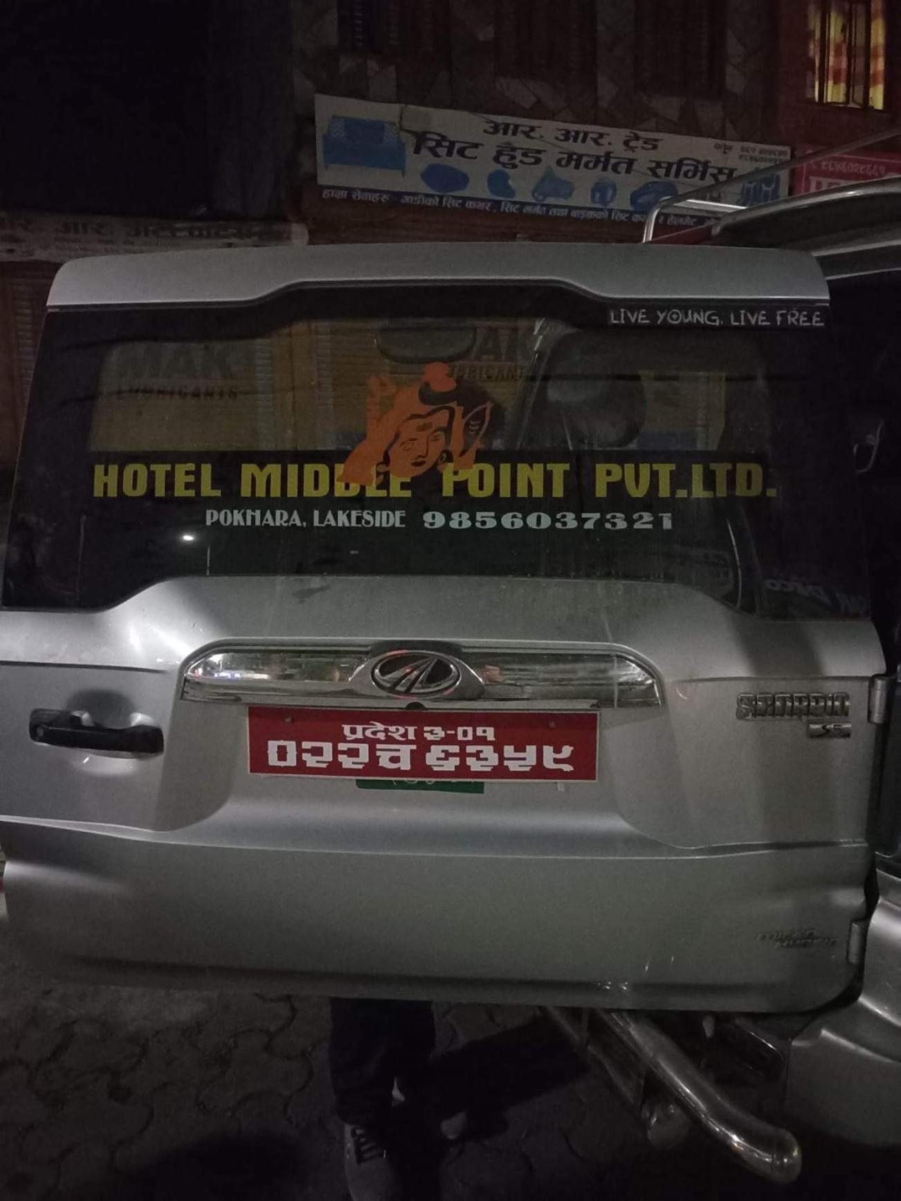 Hotel Middle Point Pvt Ltd 포카라 외부 사진